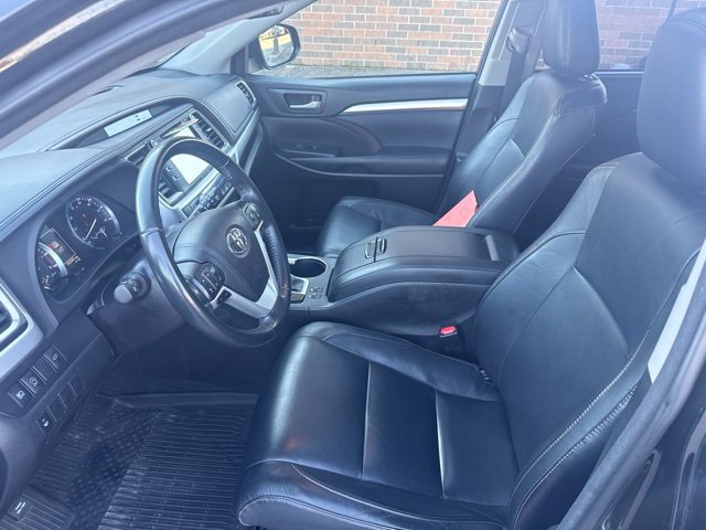 Used 2018 Toyota Highlander XLE AWD/4WD image 5