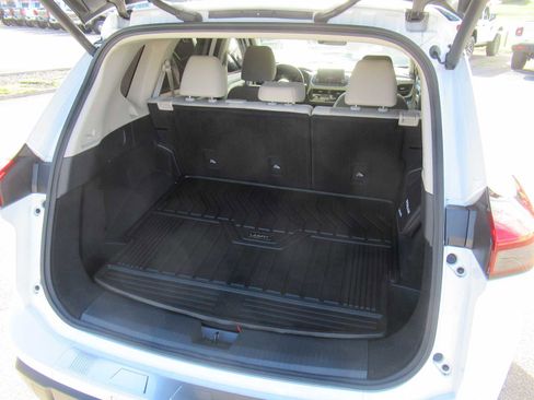 Used 2024 Nissan Rogue SV image 5