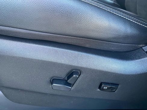 Used 2020 Dodge Grand Caravan SXT image 28