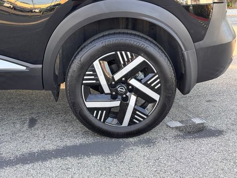 Certified 2025 Nissan Kicks SV FWD image 10