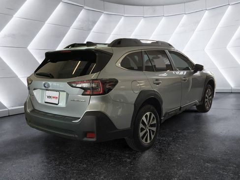 Used 2025 Subaru Outback Premium image 4