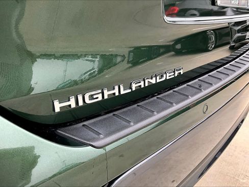 Used 2024 Toyota Highlander Limited image 30