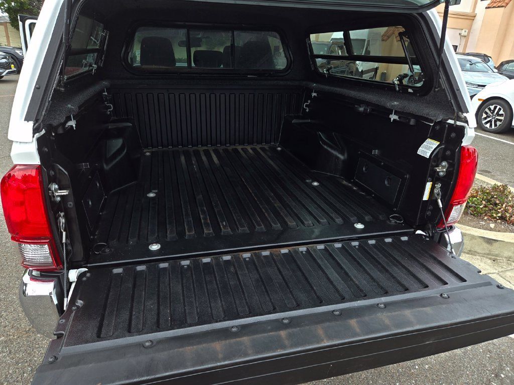 Used 2018 Toyota Tacoma SR5 RWD image 23