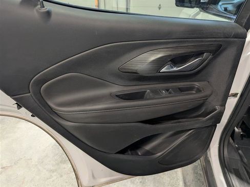 Used 2022 GMC Terrain SLE w/ Driver Convenience Package image 16