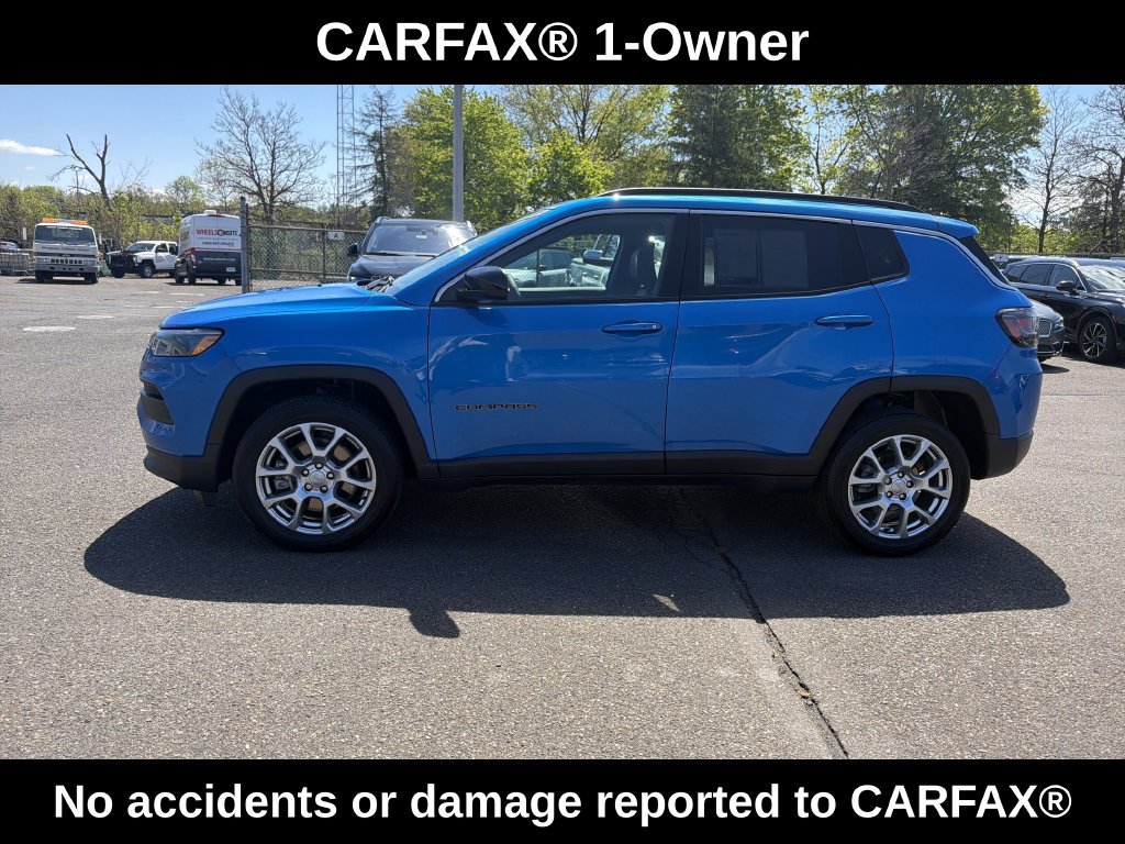 Used 2023 Jeep Compass Latitude w/ Sun and Sound Group AWD/4WD image 3