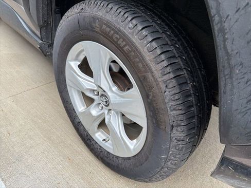 Used 2019 Toyota RAV4 XLE w/ Convenience Package AWD/4WD image 3