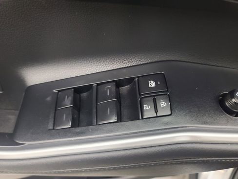 Used 2023 Toyota Highlander LE image 27