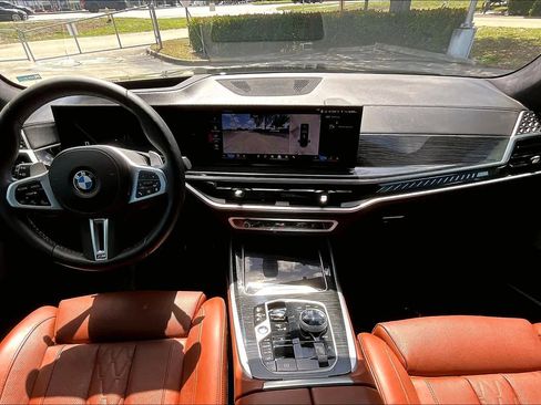 Used 2025 BMW X7 M60i AWD/4WD image 16