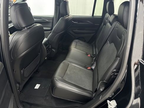 New 2025 Jeep Grand Cherokee Altitude image 5