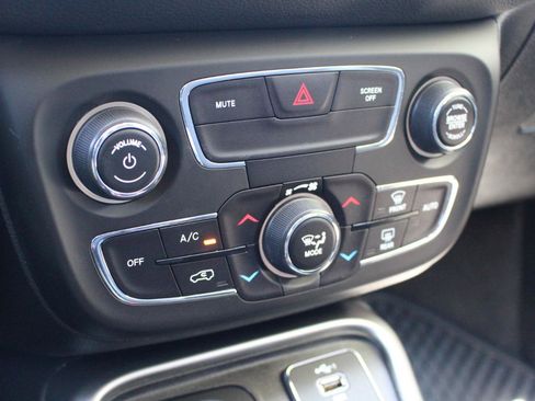 Used 2020 Jeep Compass Latitude w/ Popular Equipment Group AWD/4WD image 25