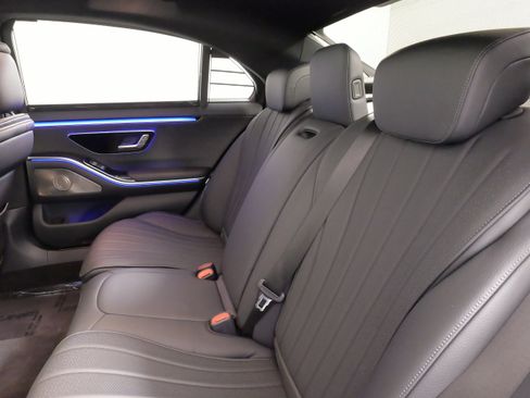 Used 2022 Mercedes-Benz S 500 4MATIC w/ AMG Line Package image 36