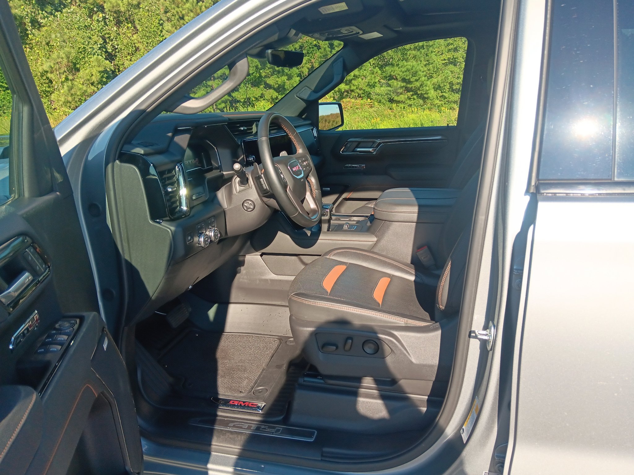 Used 2025 GMC Sierra 1500 AT4 w/ AT4 Premium Package AWD/4WD image 10