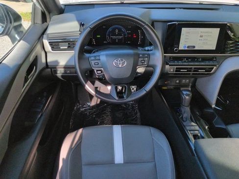Used 2025 Toyota Camry SE FWD image 14