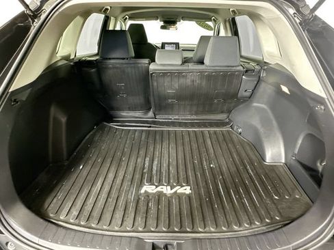 Used 2021 Toyota RAV4 LE AWD/4WD image 27