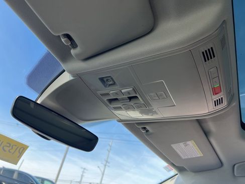 Used 2022 Volkswagen Tiguan SE image 22