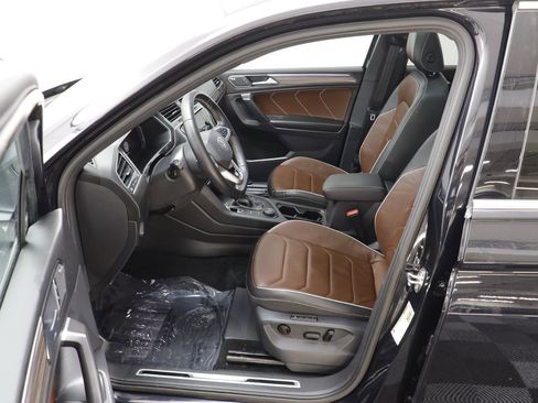 Used 2023 Volkswagen Tiguan SEL R-Line image 6