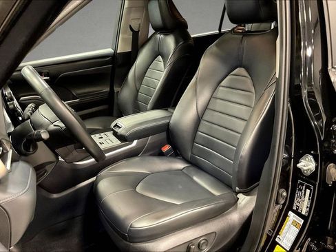 Used 2023 Toyota Highlander XLE AWD/4WD image 21