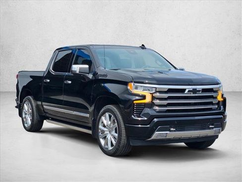 Used 2023 Chevrolet Silverado 1500 High Country w/ High Country Premium Package AWD/4WD image 3