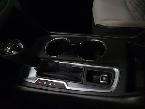 Used 2020 Chevrolet Equinox LS w/ LS Convenience Package FWD image 26