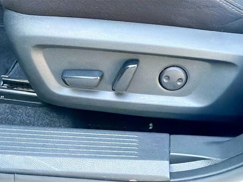 Used 2023 Nissan Rogue SV image 17