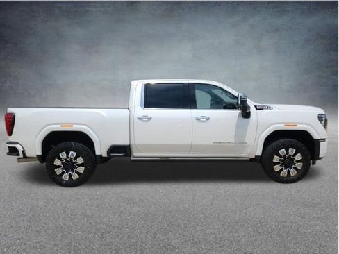 Used 2024 GMC Sierra 2500 Denali w/ Denali Reserve Package AWD/4WD image 11