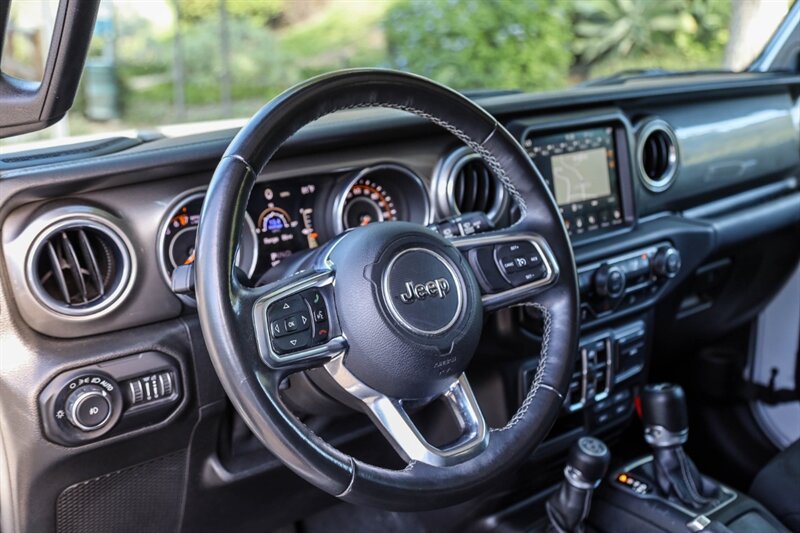 Used 2018 Jeep Wrangler Unlimited Sahara AWD/4WD image 26