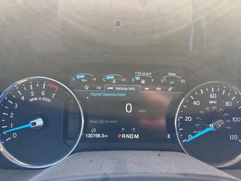 Used 2018 Ford Expedition XLT w/ Equipment Group 202A AWD/4WD image 8