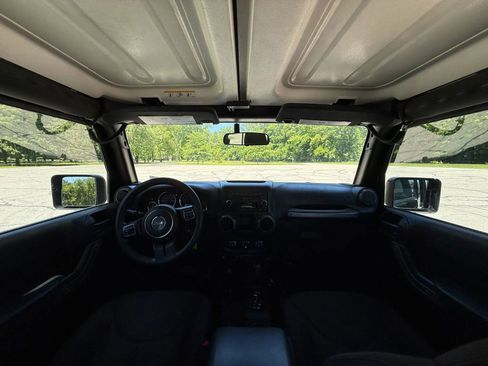 Used 2015 Jeep Wrangler Unlimited Sport AWD/4WD image 15