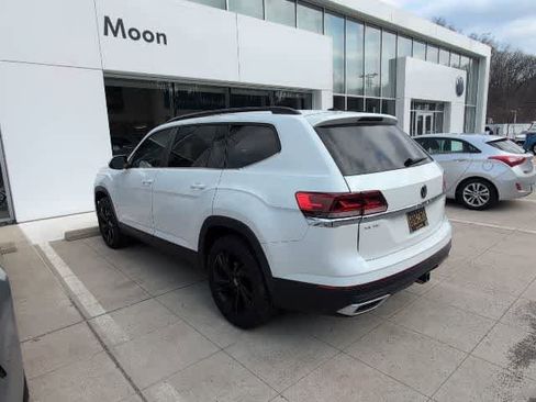 Used 2023 Volkswagen Atlas SE w/ Black Wheel Package image 2