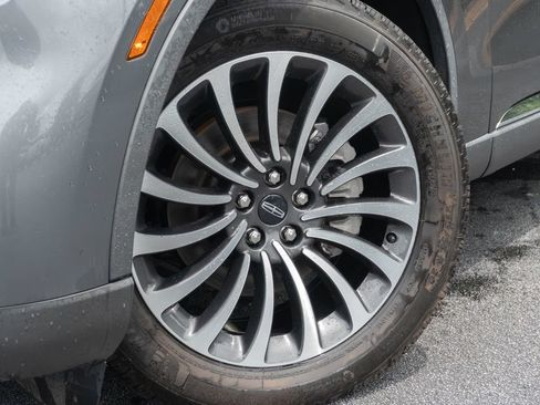 Used 2023 Lincoln Aviator Reserve RWD image 2