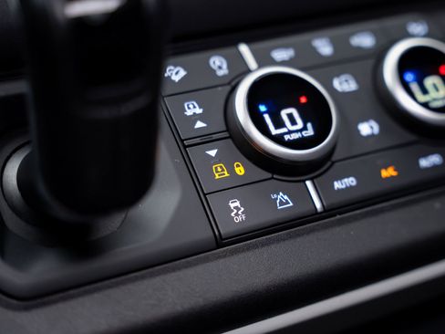 Used 2023 Land Rover Defender 130 SE image 54