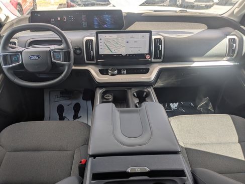 Used 2025 Ford Expedition Active RWD image 22