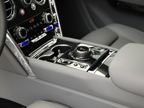 Used 2024 Rolls-Royce Cullinan w/ Cullinan Package AWD/4WD image 17