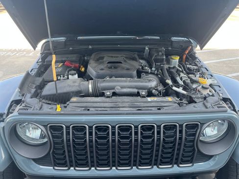 Used 2024 Jeep Wrangler Unlimited AWD/4WD image 27