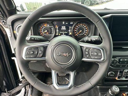 New 2026 Jeep Wrangler Unlimited Sahara AWD/4WD image 23