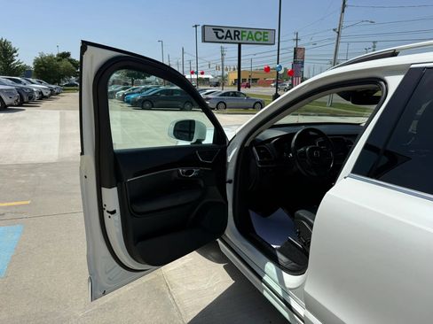 Used 2018 Volvo XC90 T6 Momentum w/ Momentum Plus Package AWD/4WD image 19