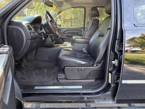 Used 2011 GMC Sierra 2500 Denali w/ Suspension Package, Off-Road image 12