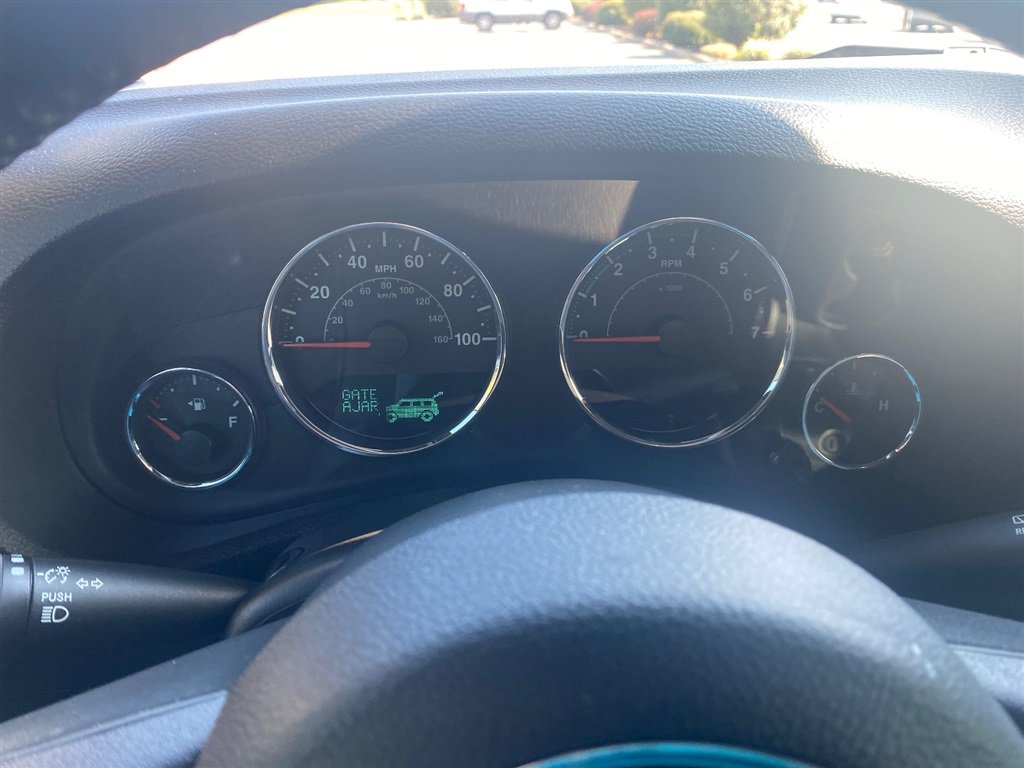 Used 2015 Jeep Wrangler Unlimited Sahara w/ Connectivity Group AWD/4WD image 13