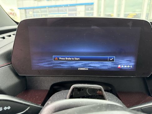 Used 2025 Chevrolet Traverse RS image 8