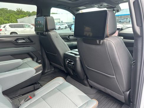 Used 2025 GMC Yukon AT4 w/ AT4 Premium Plus Package AWD/4WD image 51