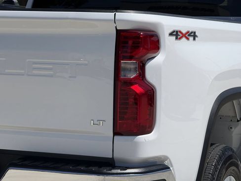 Used 2025 Chevrolet Silverado 2500 LT w/ Convenience Package AWD/4WD image 7