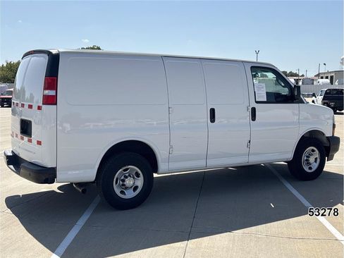 Used 2021 Chevrolet Express 2500 RWD image 2