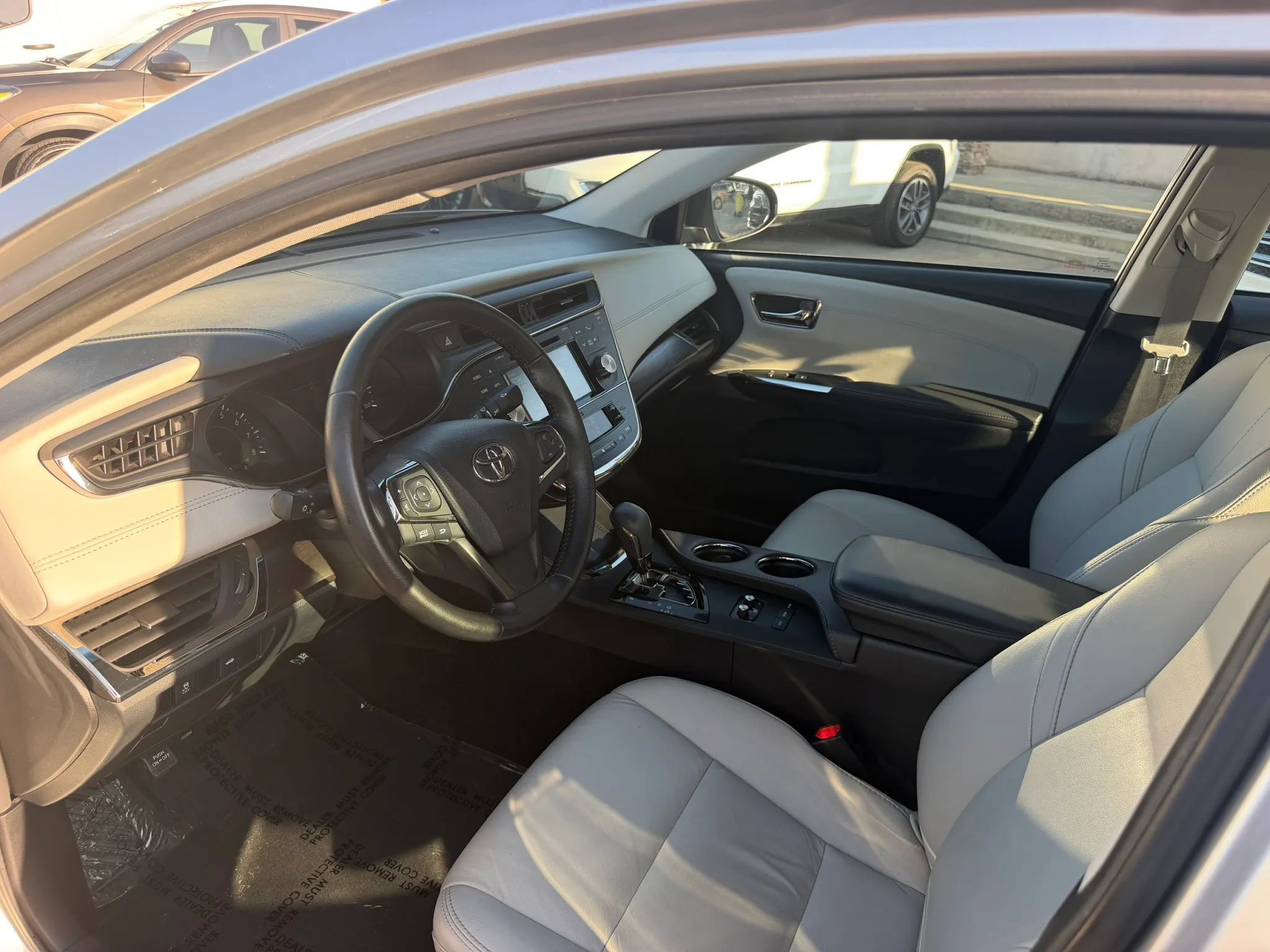 Used 2016 Toyota Avalon XLE FWD image 12