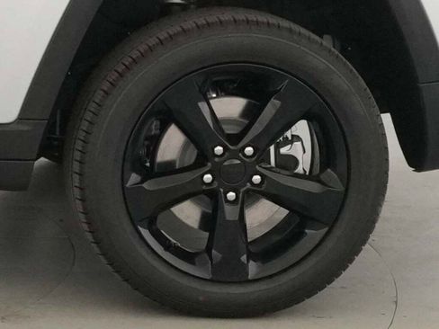 New 2025 Jeep Grand Cherokee L Limited w/ Black Appearance Package image 39