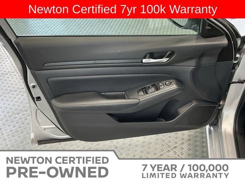 Used 2025 Nissan Altima 2.5 SV FWD image 33