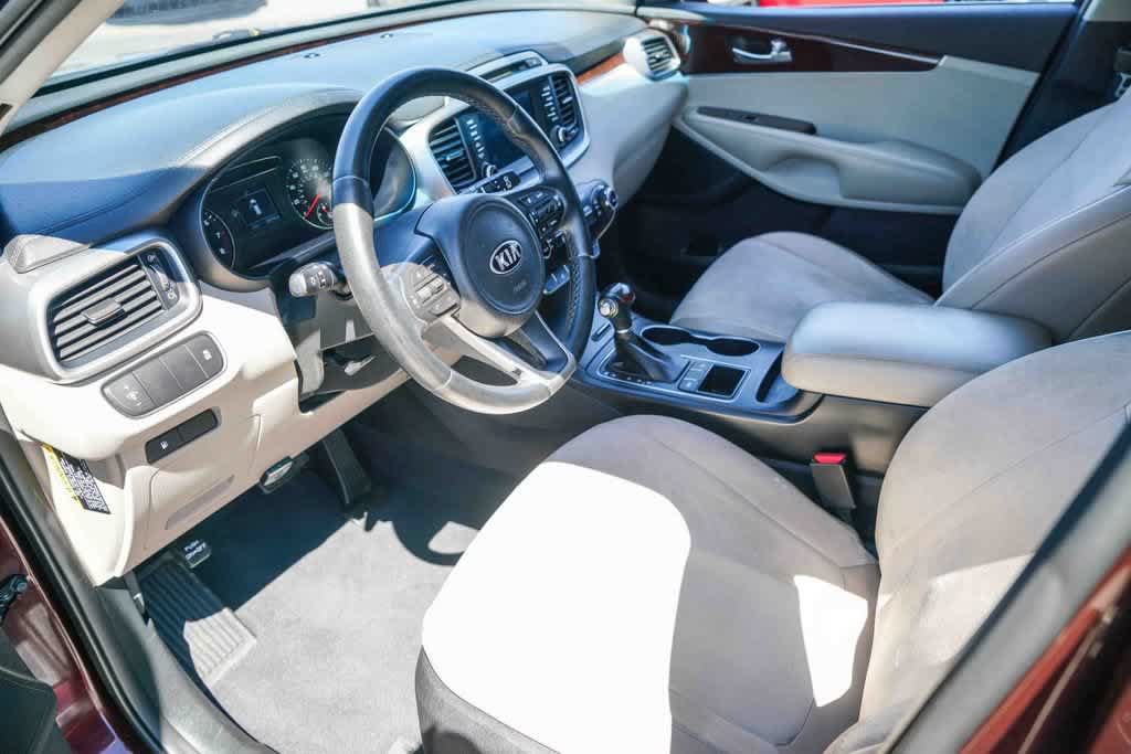 Used 2017 Kia Sorento FWD w/ LX Convenience Package image 5