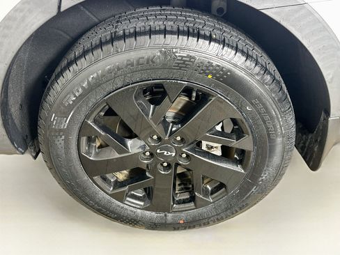 Used 2023 Kia Sorento S w/ Panoramic Sunroof Package AWD/4WD image 11