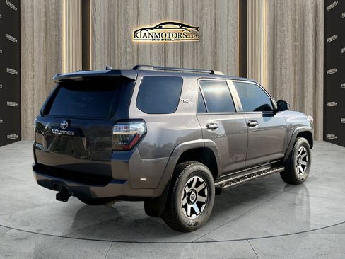 Used 2022 Toyota 4Runner TRD Off-Road image 9