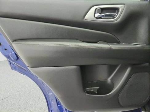 Used 2018 Nissan Pathfinder SL AWD/4WD image 33