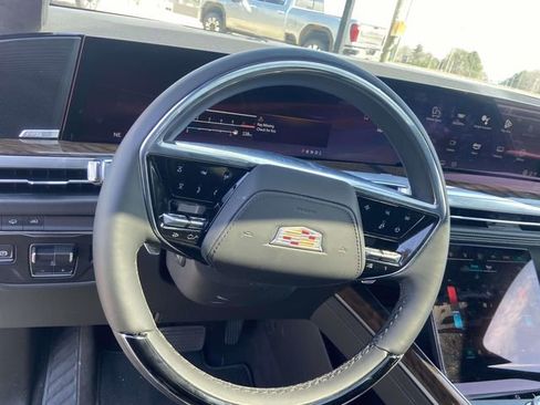 Certified 2025 Cadillac Escalade Premium Luxury Platinum RWD image 17